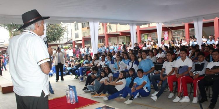 Fundación Mireles promueve diálogos por la paz entre jóvenes en Uruapan