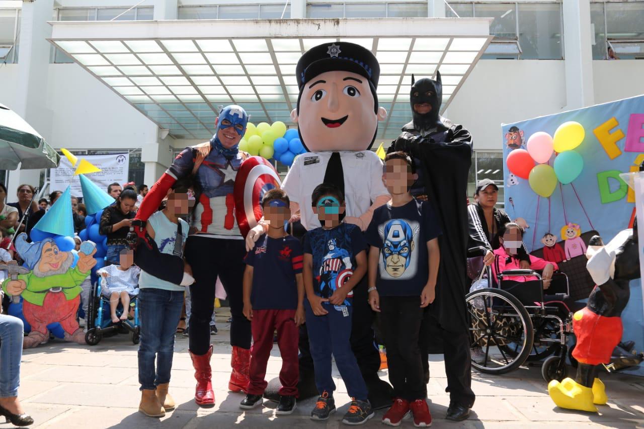 En misión especial: Comandante Bob y la SSP llenan de sonrisas y juguetes a pequeños del Hospital Infantil de Morelia