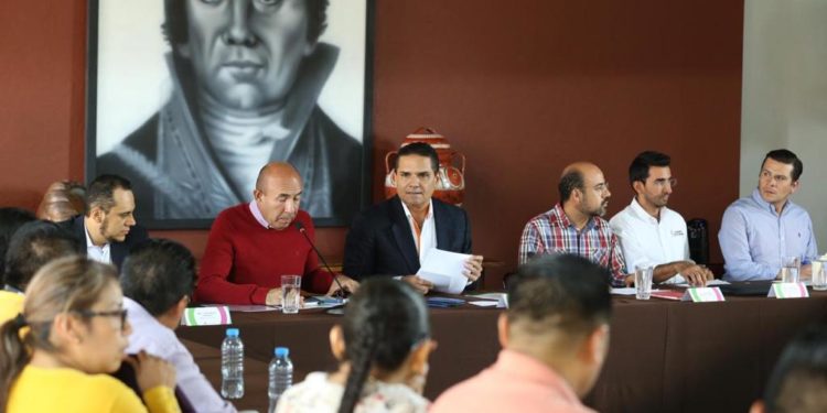 Educación en pueblos y comunidades indígenas, primordial para su desarrollo: Silvano Aureoles