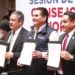 Escala Michoacán 13 posiciones en simplificación de trámites: Gobernador