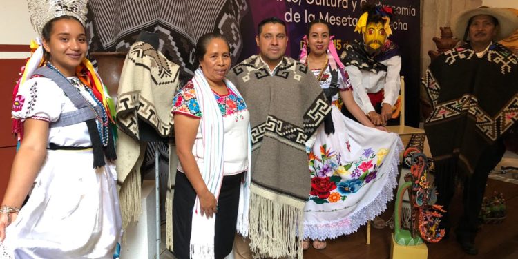 Invitan artífices a la Feria del Gabán en Charapan