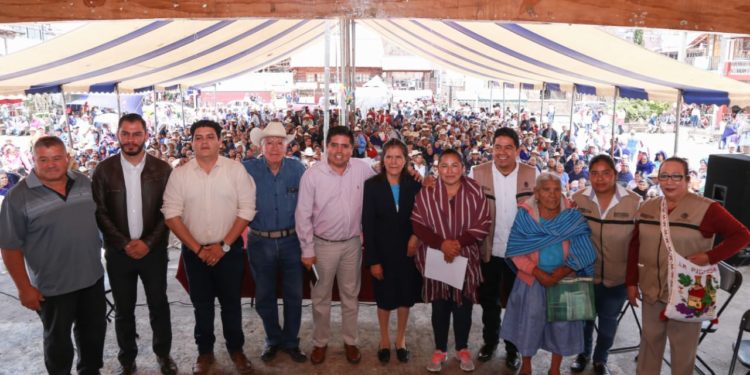 Lleva Bienestar pensión a adultos mayores en Cherán