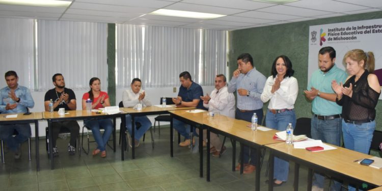 Personal del IIFEEM se capacita en temas de archivo