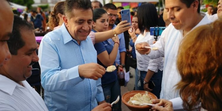 Pide alcalde de Apatzingán intervención para concluir Teatro La Rosa de Los Vientos