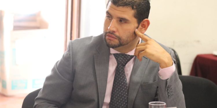 Dictamina Comisión de Régimen Interno iniciativas: Octavio Ocampo