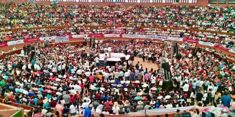 Magna adhesión a Morena encabeza Carlos Torres Piña en acto que sumo a miles de Michoacanos