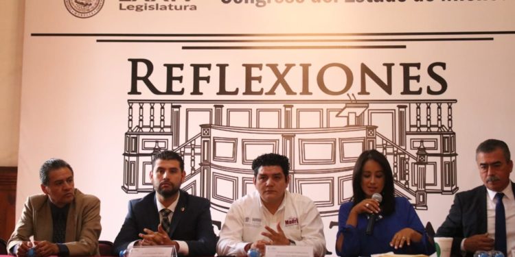 Octavio Ocampo se pronuncia por fortalecer al ejercicio profesional con Ley