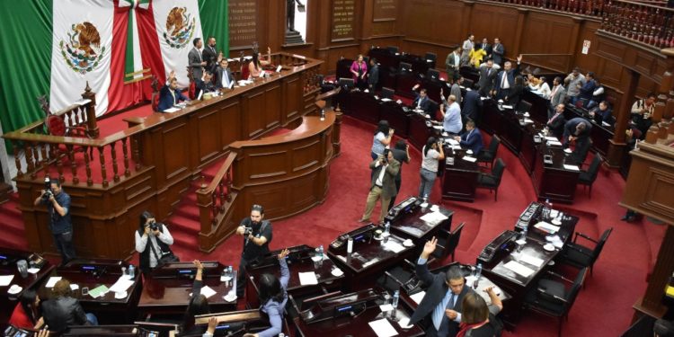 Diputados admiten a discusión 14 propuestas de reforma constitucional