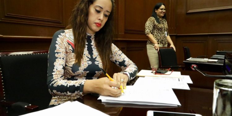 Tere Mora propone honrar a escritor mexicano Amado Nervo