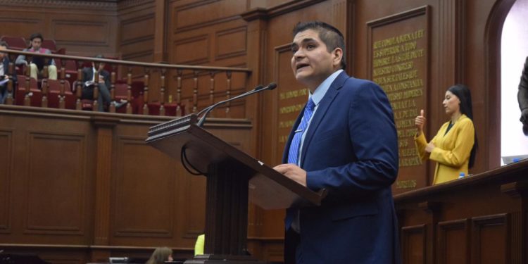 Arturo Hernández promueve la estabilidad en el desarrollo urbano del estado