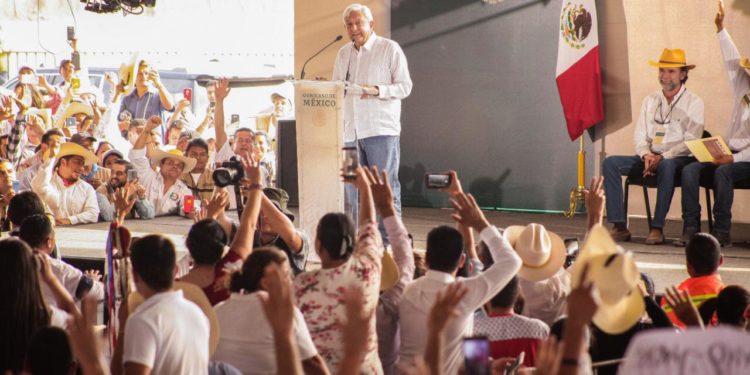 Supervisará AMLO hospitales de Michoacán