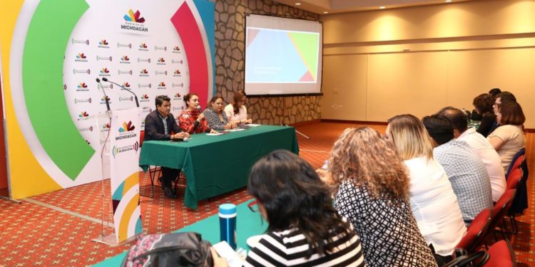 Fortalece Gobierno de Michoacán áreas de Comunicación Social en dependencias