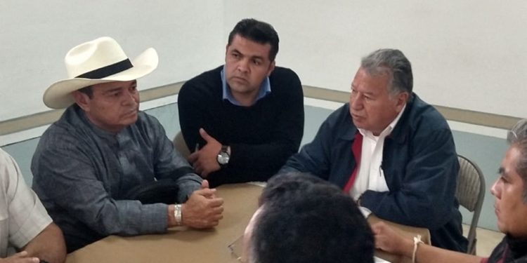 El Diputado Local Salvador Arvizu se reúne con transportistas y autoridades de Pátzcuaro