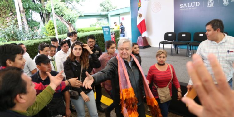 Regresa AMLO a Michoacán, para cumplir compromisos