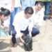 Entrega Gobernador apoyos a tortugueros y pescadores de Lázaro Cárdenas