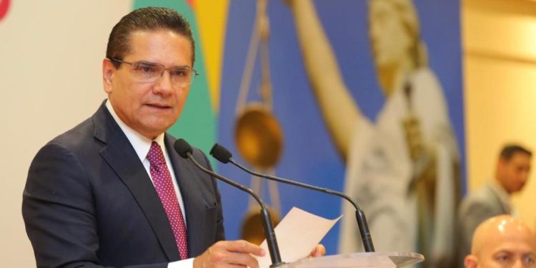 Reconoce Gobernador labor de abogados para salvaguardar las instituciones