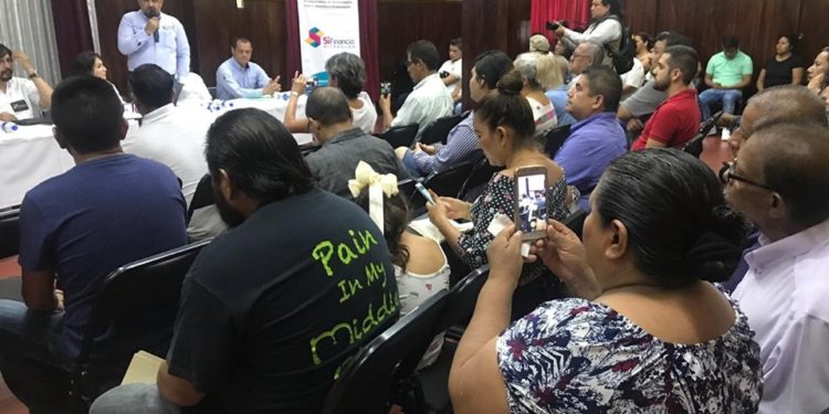 Se capacitan comerciantes y empresarios en Apatzingán