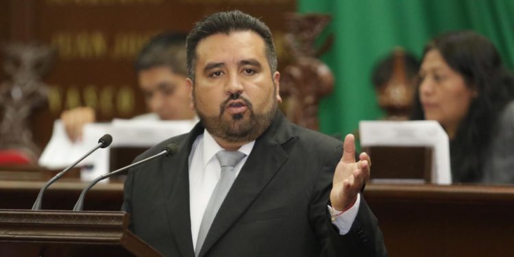 Propone Érik Juárez aplicar el Voto Programático en Michoacán