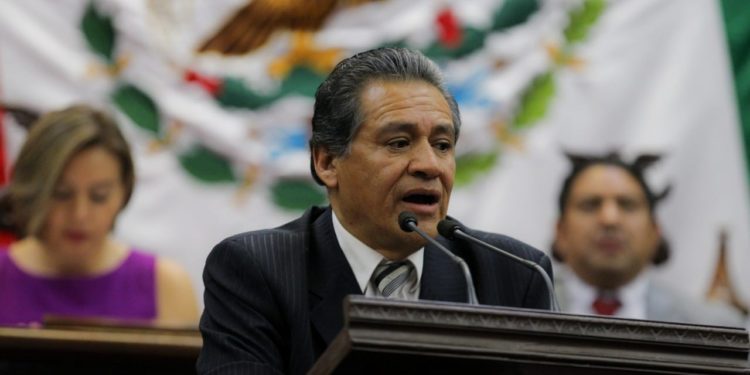 Promueve Osiel Equihua inclusión de lenguas maternas en programas educativos