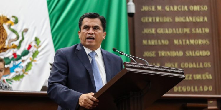 Federación debe atraer nómina magisterial y destinar mayores recursos a UMSNH: Javier Estrad