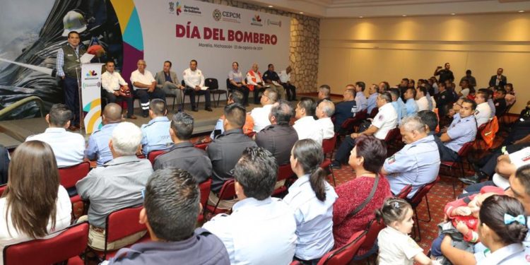 Reconoce Gobernador labor de bomberos; «son héroes anónimos»