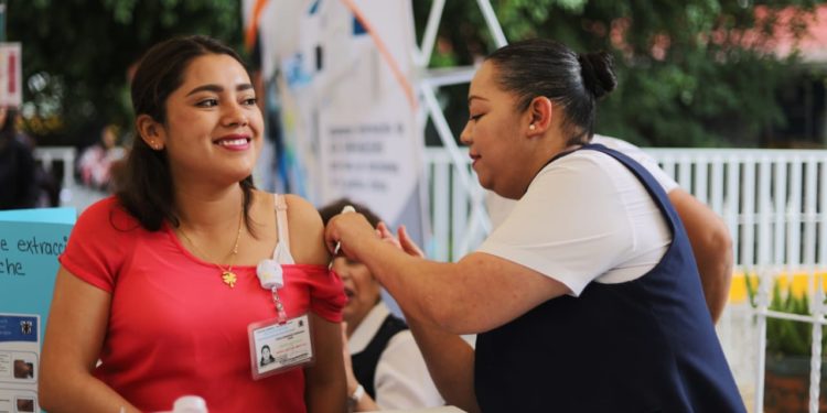 Llegan 68 mil dosis de vacunas a la Secretaría de Salud de Michoacán