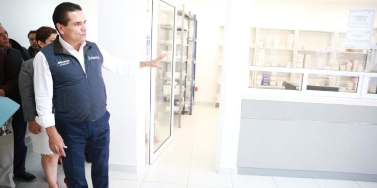 Entrega Gobernador nuevo y ampliado Centro de Salud en Tancítaro