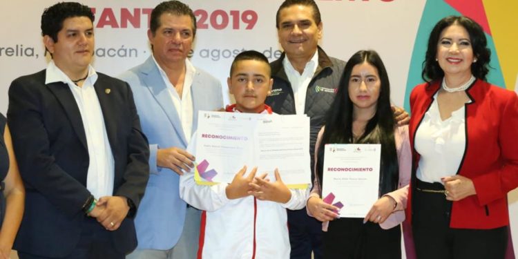 Felicita Gobernador a niñas y niños ganadores de la Olimpiada del Conocimiento Infantil 2019