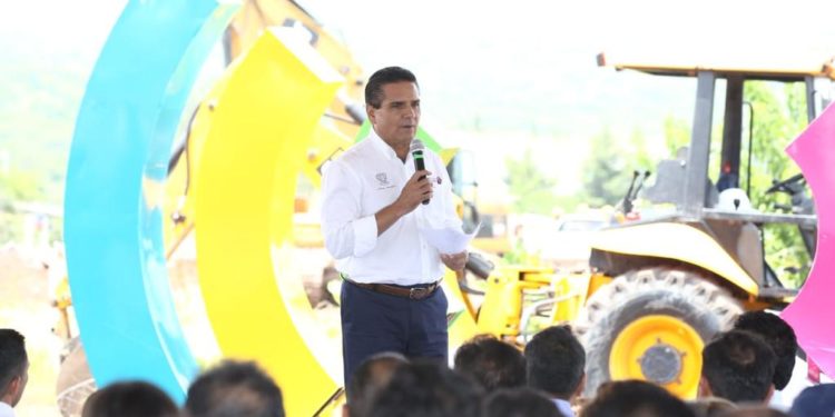 Arranca Gobernador obra carretera en Zamora, tras 10 años en el olvido