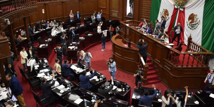 Refrendan compromiso diputados locales con trabajadores del campo michoacano