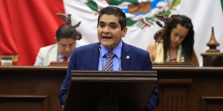 Solicita Arturo Hernández aumento al 30% de los recursos que reciben municipios y estados en el ramo 28