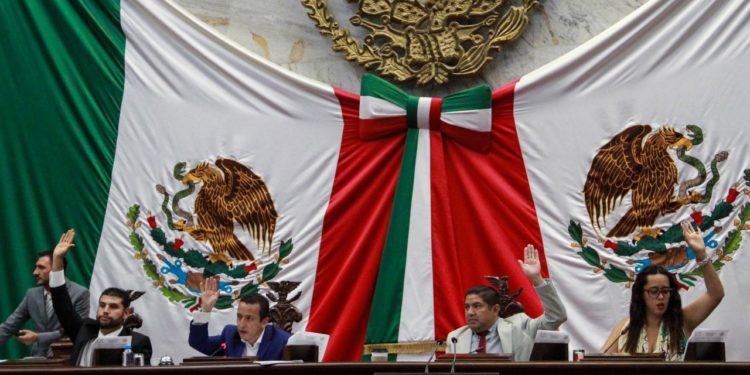 Recibe Legislativo iniciativa para que el Ejecutivo pueda desincorporar bienes inmuebles para su enajenación