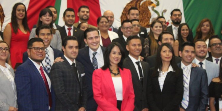 Lucila Martínez destaca aportaciones de jóvenes en Parlamento Juvenil