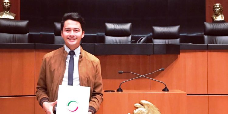 Reconoce Senado de la República a Director de Fundación Mireles por trayectoria juvenil