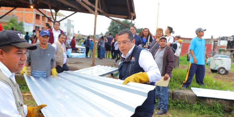 Mejora Sedesoh calidad de vida de las familias de Uruapan; entrega más de mil láminas