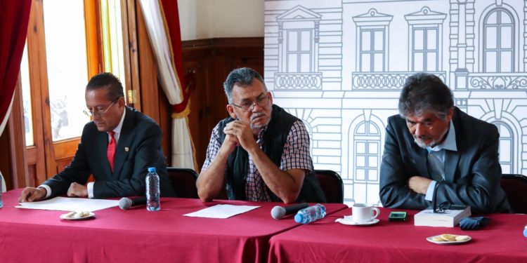 Presentan en Palacio Legislativo, obra del autor Enrique Romero Moreno