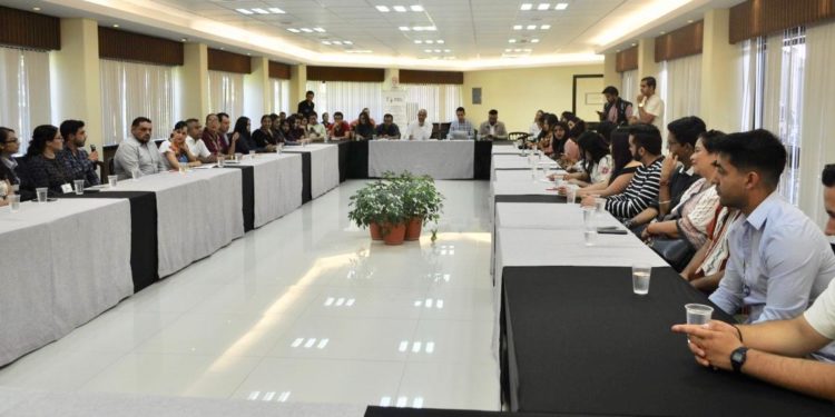 Jóvenes mexicoamericanos y Gobierno de Michoacán, analizan problemáticas de comunidad migrante