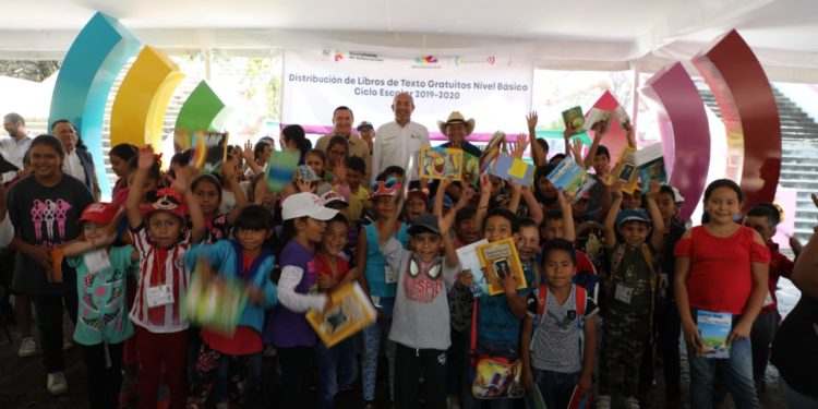 Inicia SEE distribución de libros de texto gratuitos para escuelas de Michoacán