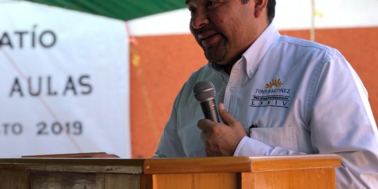 Tony Martínez gestiona e inaugura aulas del ICATMI en Maravatío