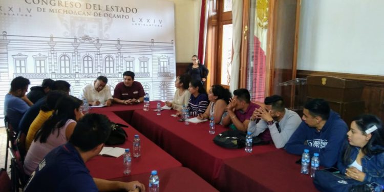 Abre GP de Morena dialogo con normalistas; abordan leyes secundarias de Reforma Educativa