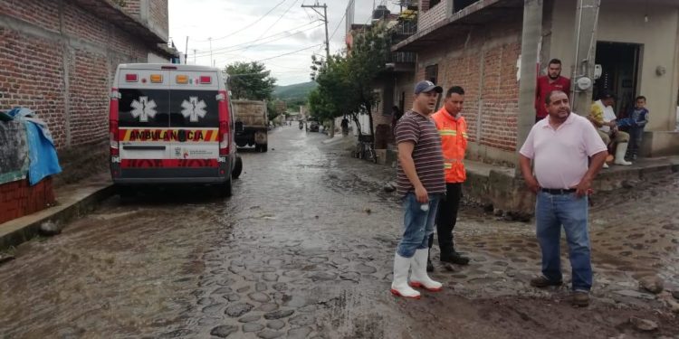 Apoya PC estatal limpieza en Cojumatlán por afectaciones tras lluvias