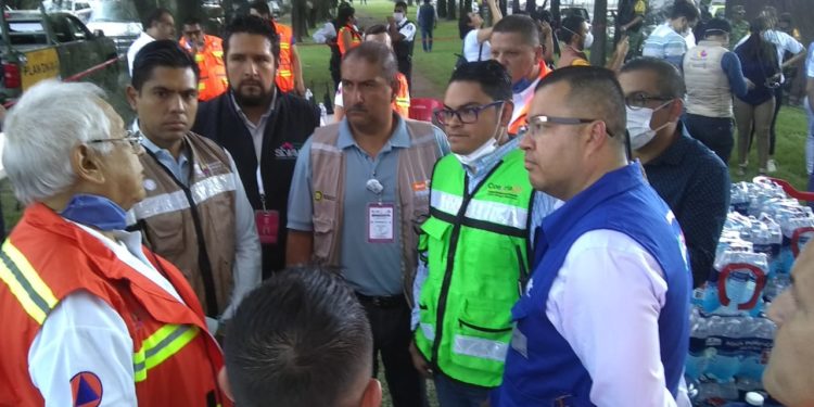 Despliega SSM medidas preventivas por incendio en fábrica de plásticos, en Ciudad Industrial