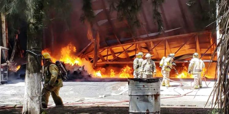 Reconocimiento a heroica labor de Bomberos y ejército Mexicano ante siniestro en Morelia