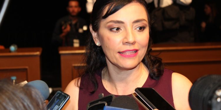 Llama Adriana Hernández a no bajar la guardia en la lucha contra el cáncer