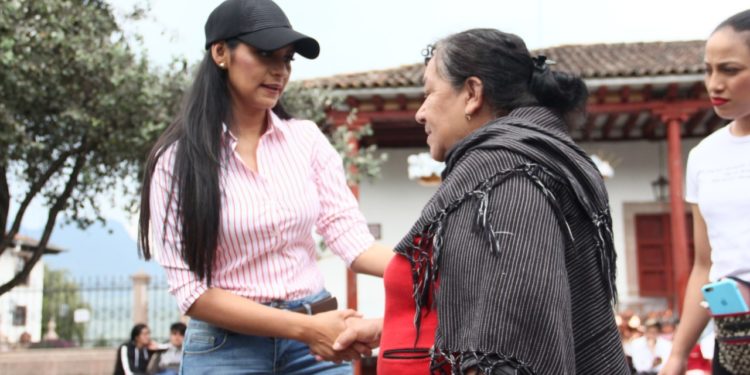A sacar adelante a los pueblos y comunidades indígenas convoca Araceli Saucedo