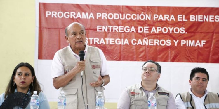 Federación lleva Producción para el Bienestar a cañeros de Taretan