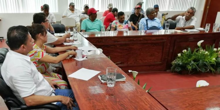 Atiende Feliciano Flores, peticiones de pescadores