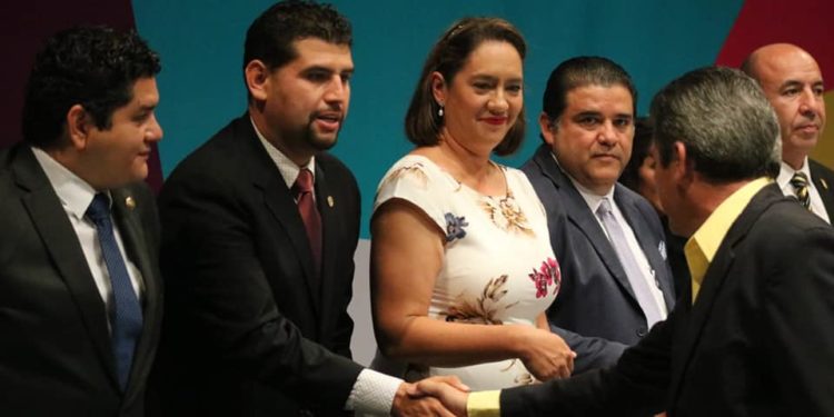 Octavio Ocampo reconoce aporte del CECyTEM en la formación de jóvenes con futuro