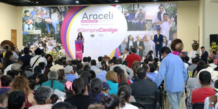 Arropada por cientos de ciudadanos Araceli Saucedo presentó Primer Informe de Labores