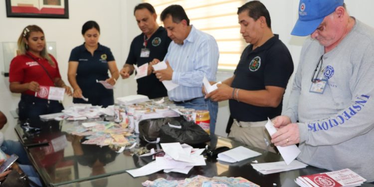 Bomberos de Apatzingán recauda 148 mil pesos en colecta